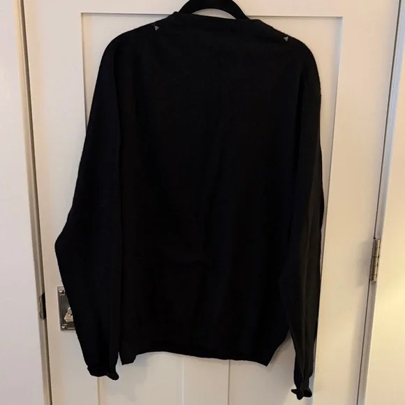 Davis & Squire 100% Merino Wool Black and Gray Argyle V-Neck Sweater - Picture 4 of 4